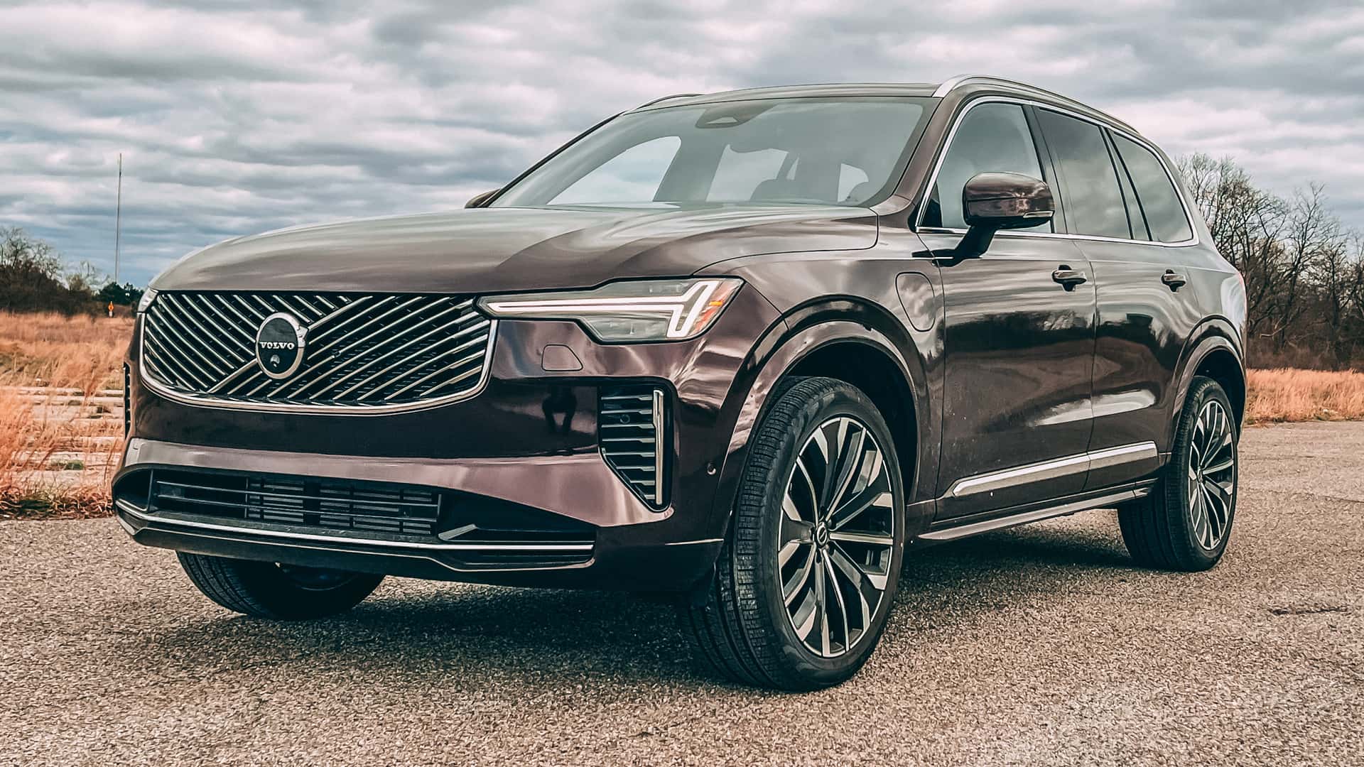 Volvo XC90 2025: еволюція скандинавського флагмана, що гідно тримається у грі, навіть якщо конкуренти вирвалися вперед