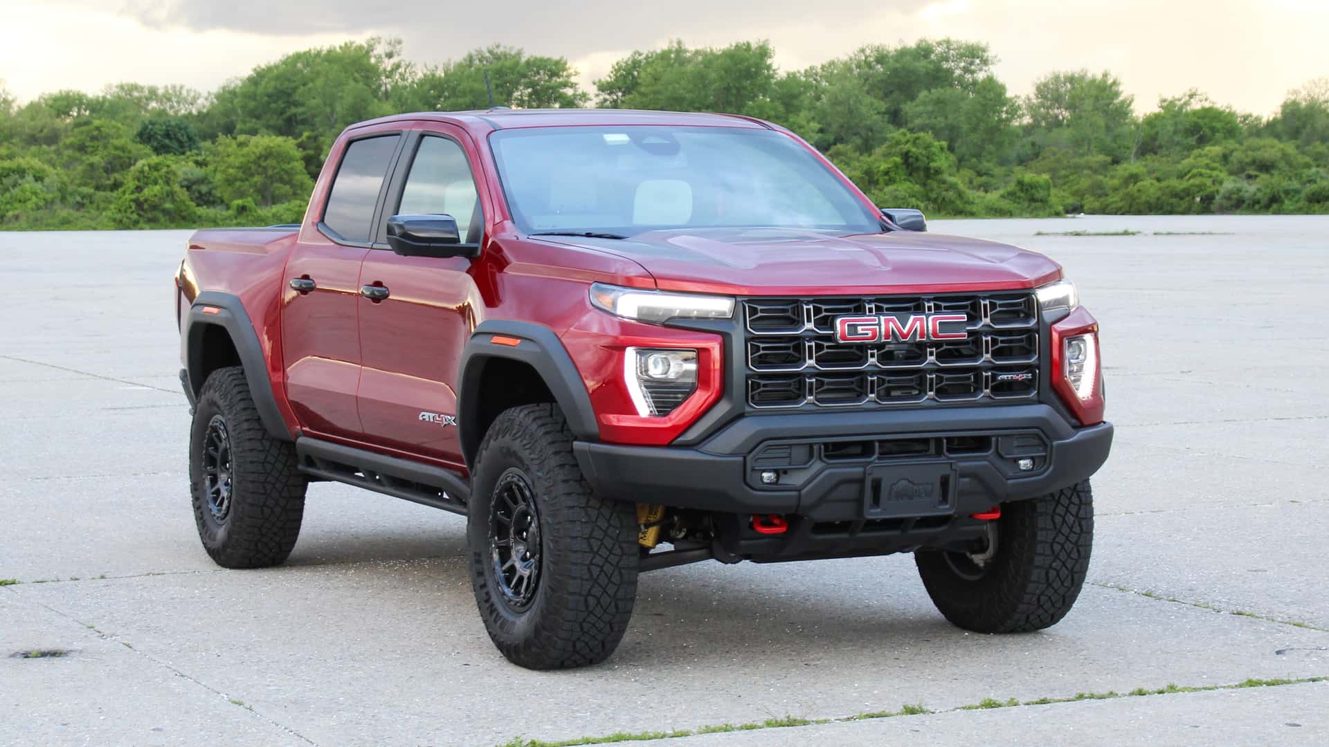 GMC Canyon AT4X AEV 2025: Пікап, який перетворює офф-роуд на привілей, а не виклик
