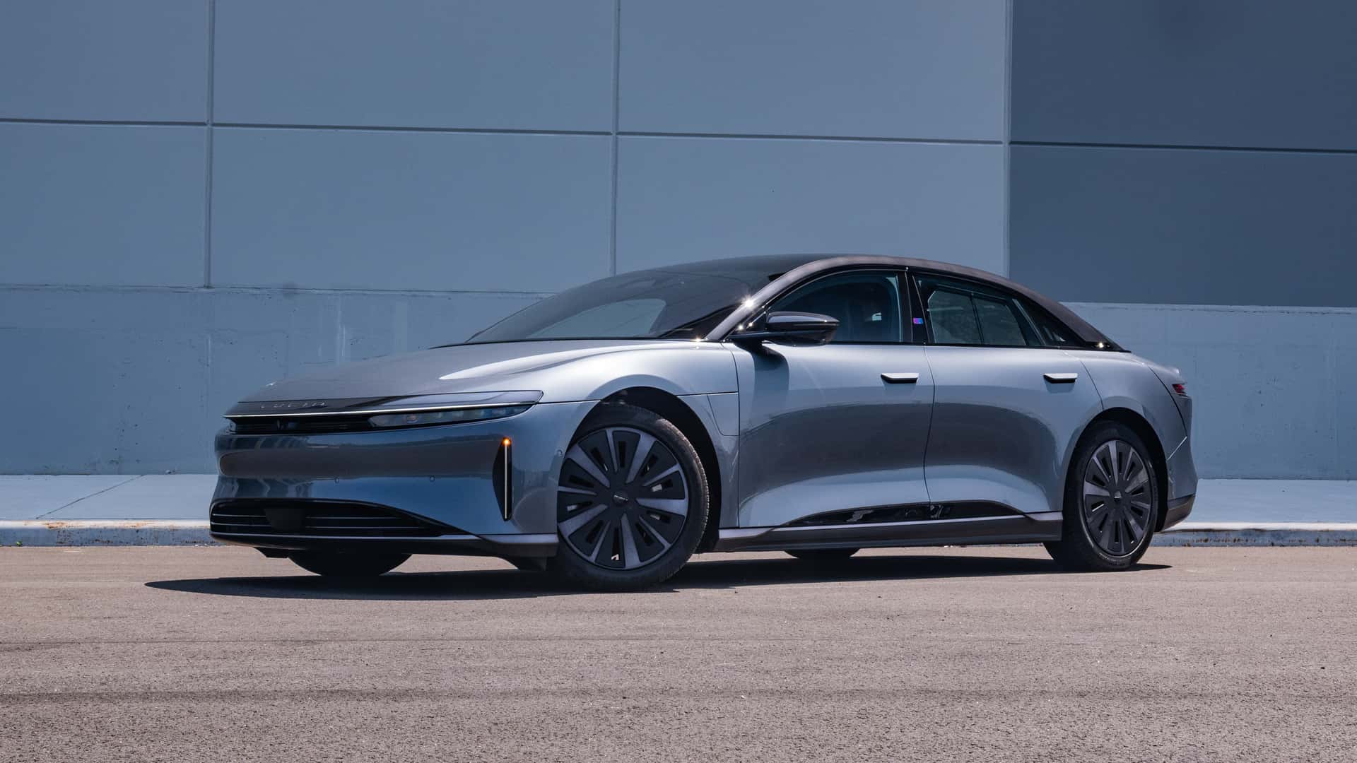 Lucid Air 2025: електроседан, який не схожий ні на що інше — глибокий огляд та тест-драйв