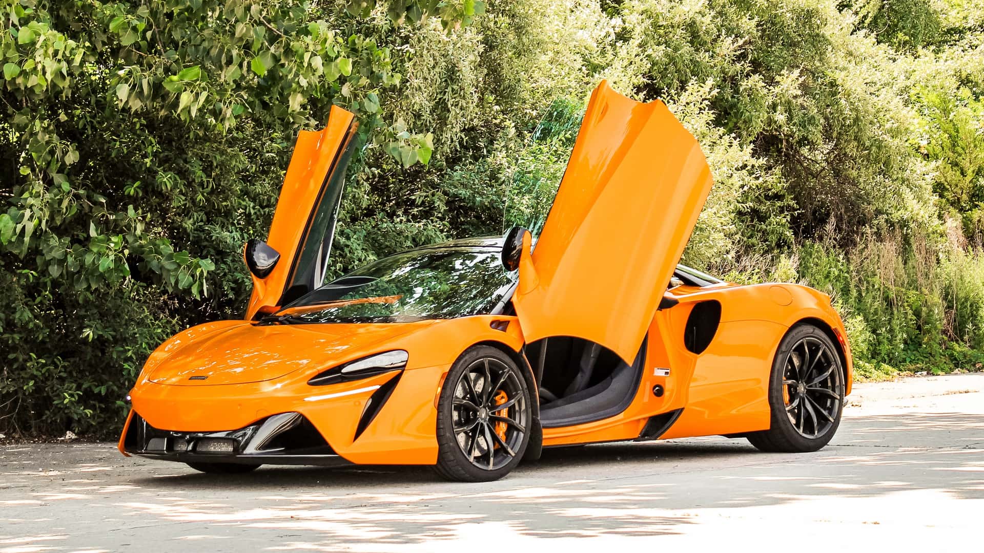 McLaren Artura Spider 2025: коли гібридність стає силою, а не компромісом