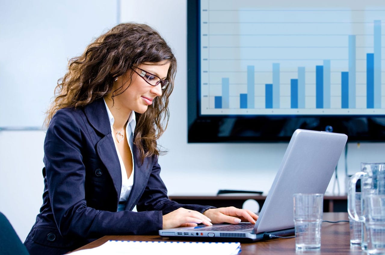 Бухгалтер Луцьк: чому бухгалтерія вирішує долю бізнесу і як обрати спеціаліста, який реально працює на ваш результат