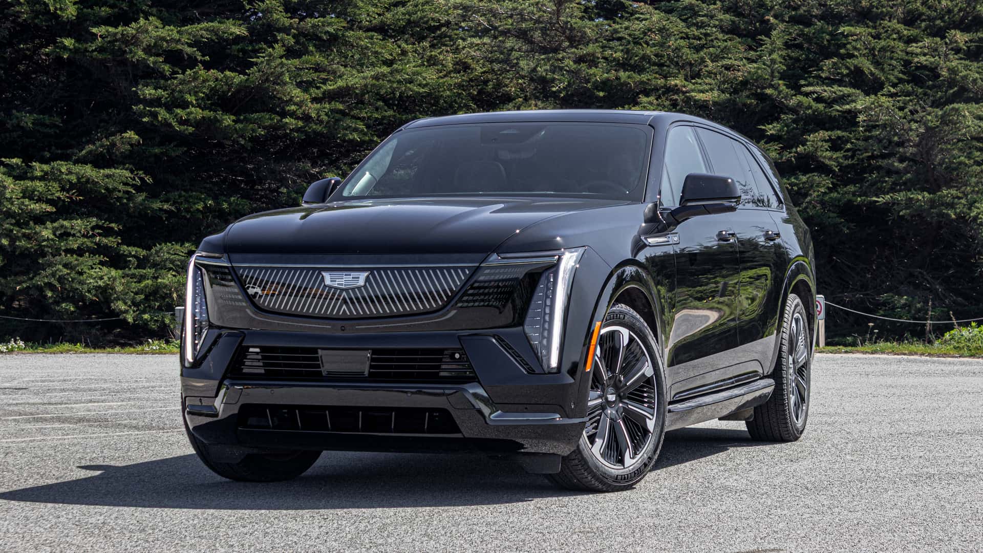 Cadillac Escalade IQ 2025: перший тест-драйв електричного флагмана, який повертає моделі статус культовості