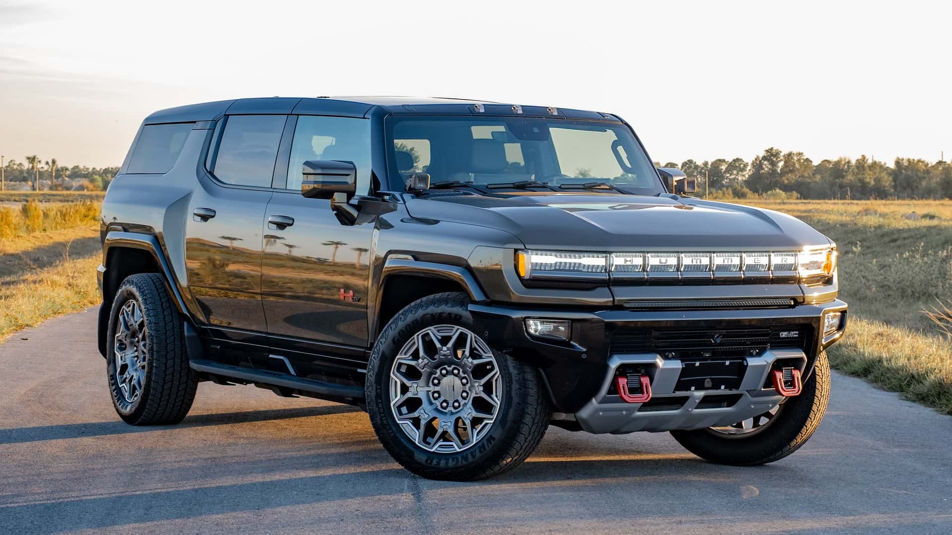 GMC Hummer EV 3X 2025: огляд, характеристики, плюси, мінуси та вартість розмитнення в Україні