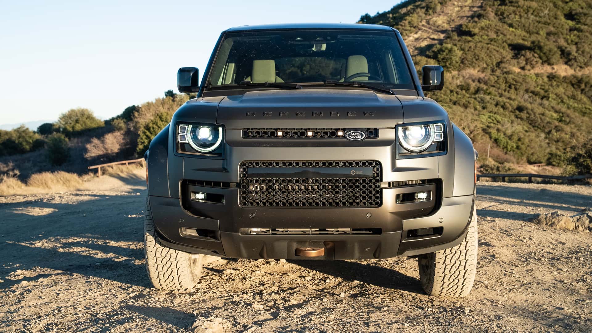 Land Rover Defender Octa 2026: огляд V8 і підвіски