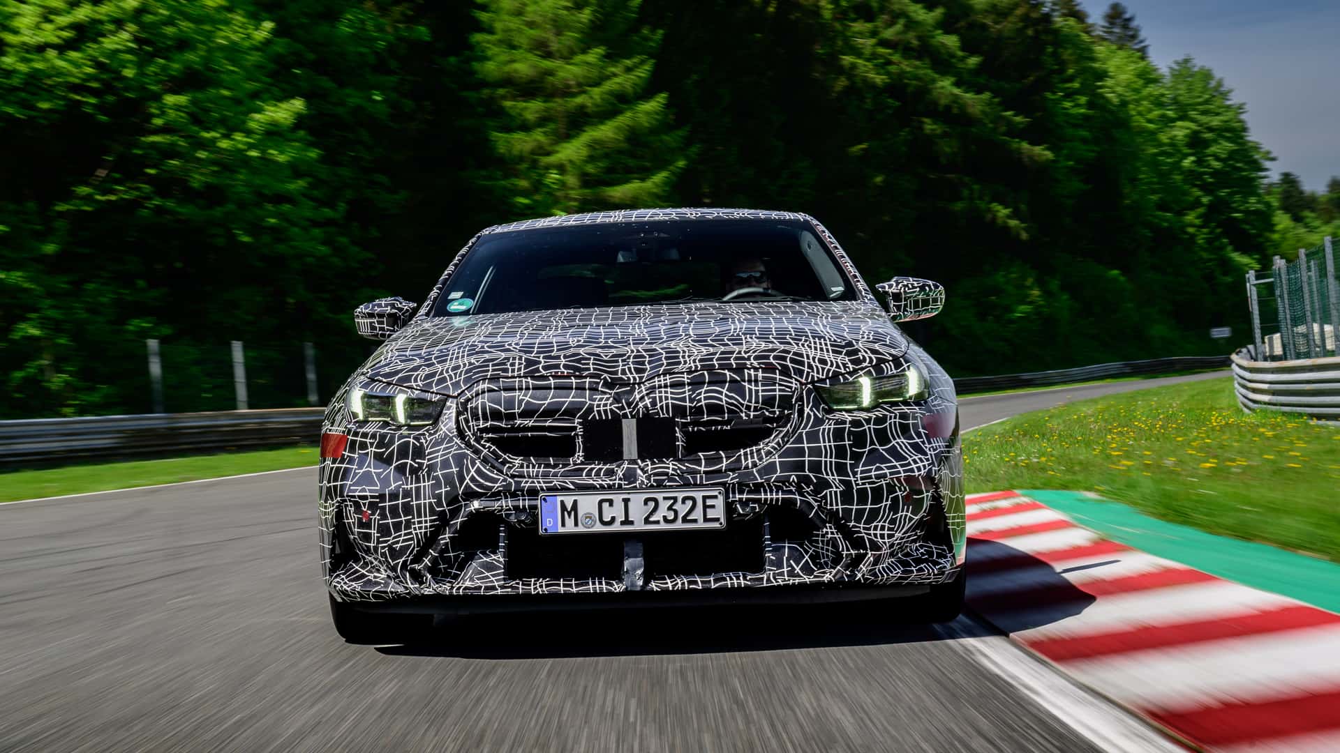 BMW M5 2025 — гібридна ракета без ілюзій