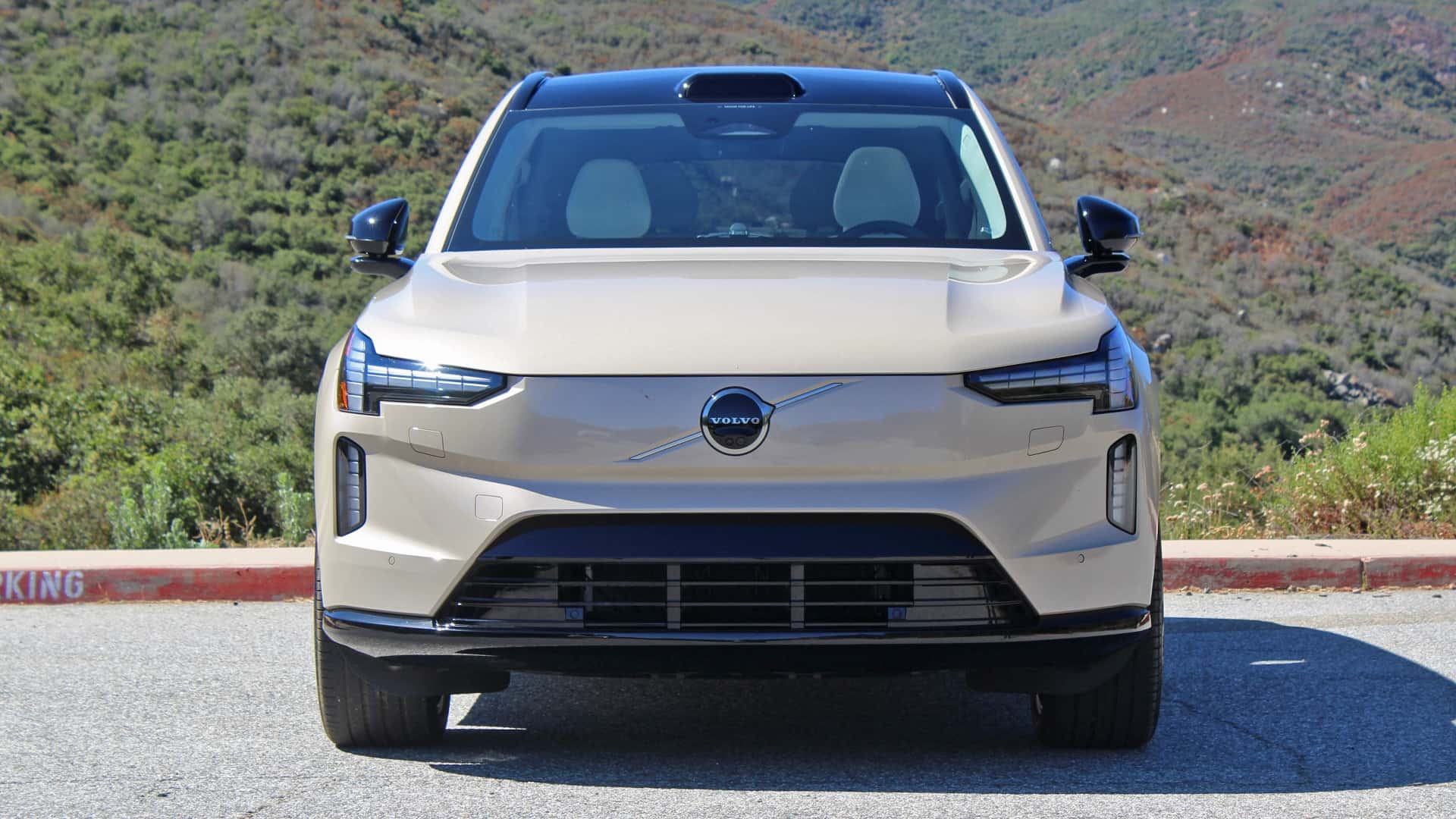 Volvo EX90 2025 — великий електричний SUV із незакінченим характером