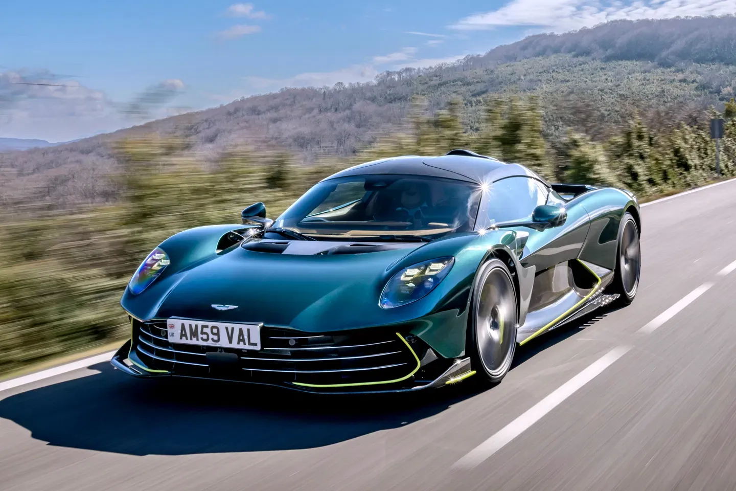 Aston Martin Valhalla 2026 — чесний огляд гіперкара, який не хоче бути музейною річчю