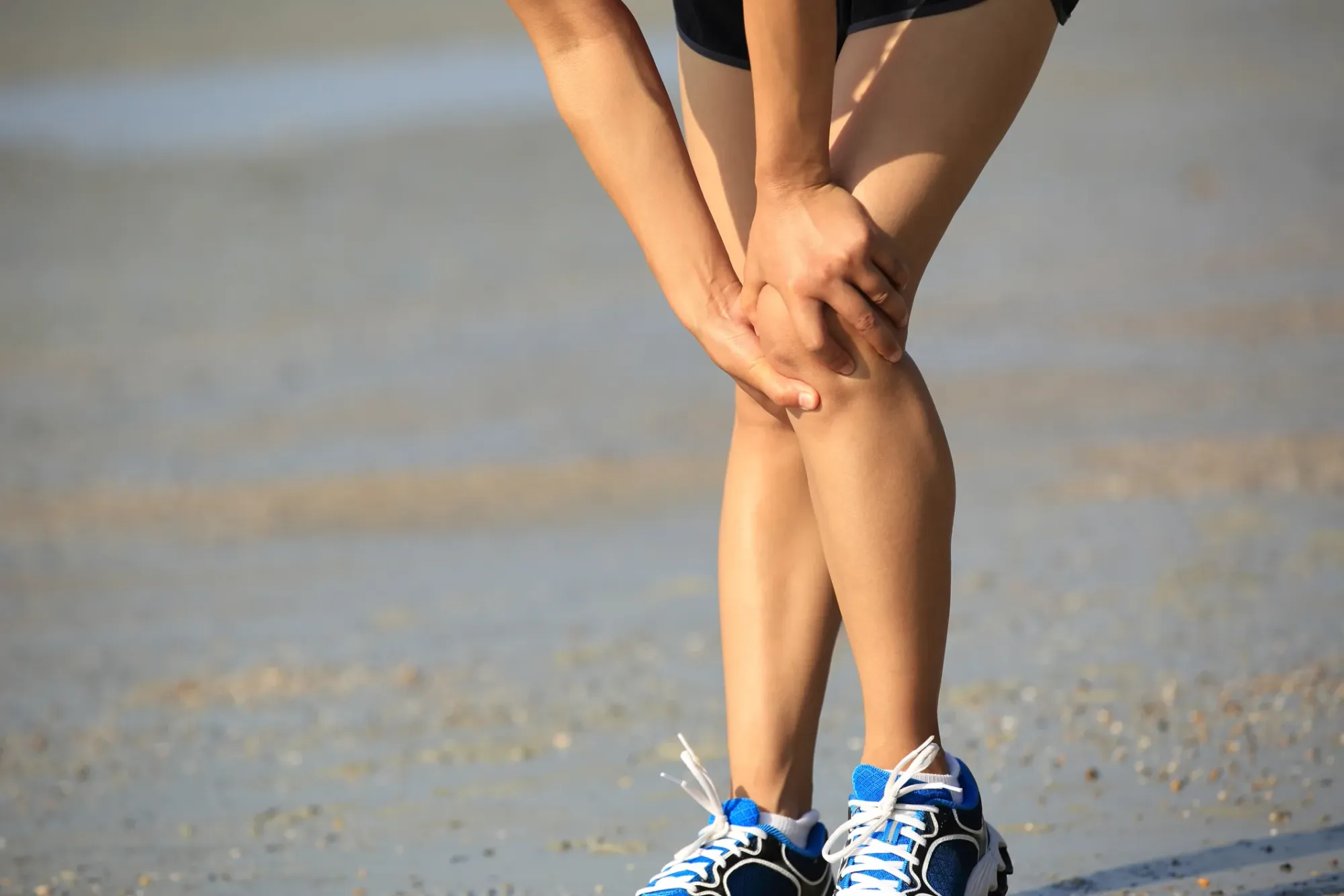 Чому болять коліна при присіданні: причини і рішення